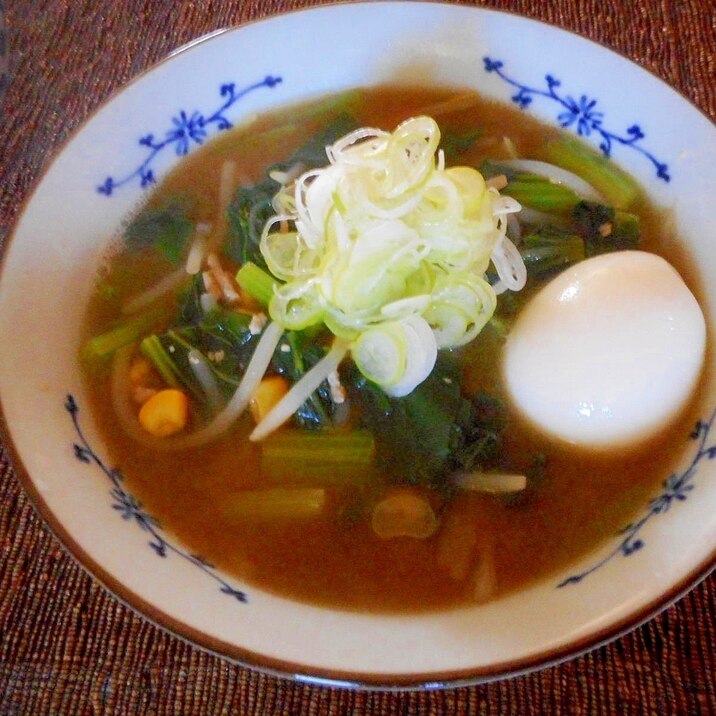 小松菜とモヤシとコーンの味噌ラーメン